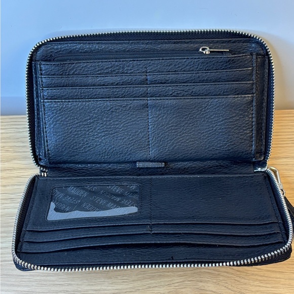 Steve Madden Black Embossed Logo Wristlet Wallet NWOT - Picture 8 of 12